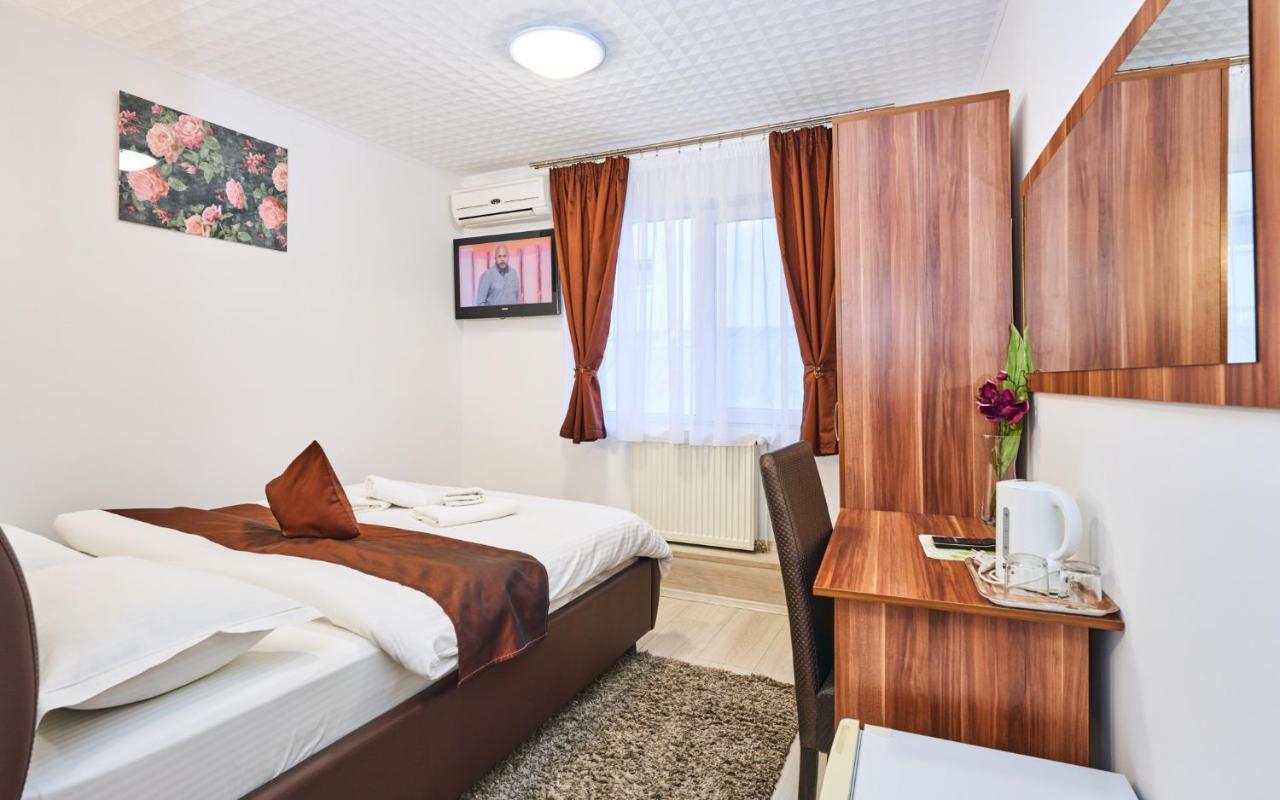 Mora Guest house